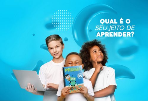 Crianças com livro Netbil